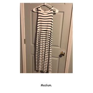 ✨ADORABLE✨ midi dress